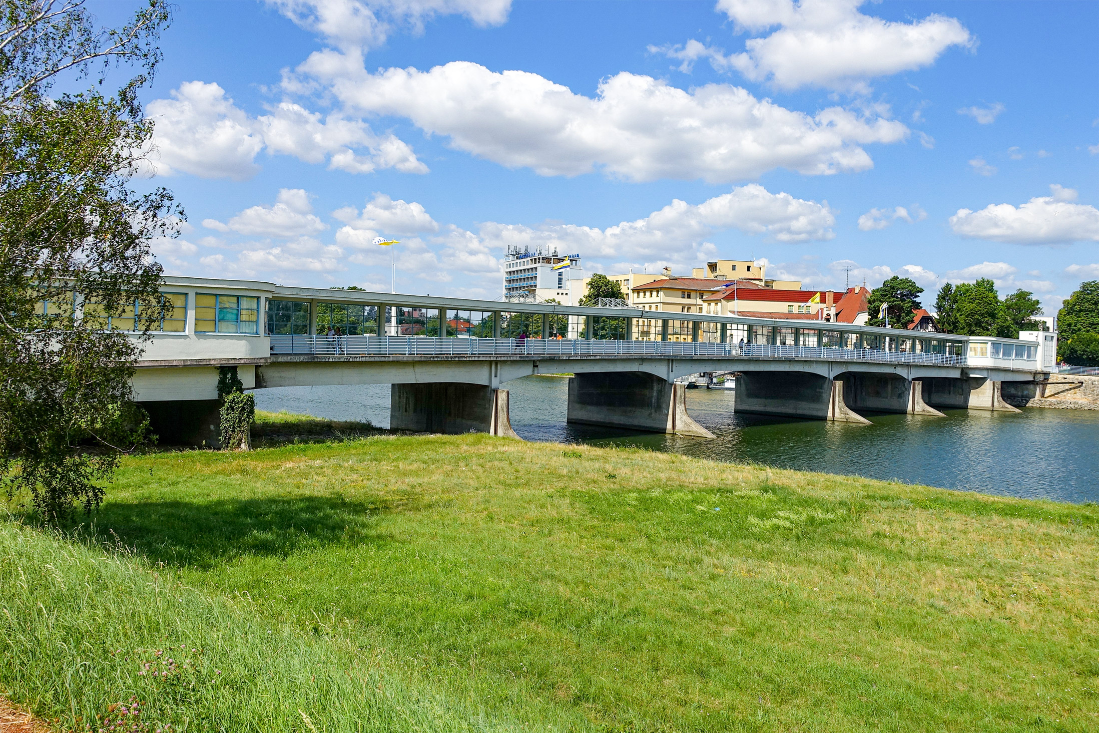 Výstavba mostov Kolonádový most, Piestany - Út- és hídépítés