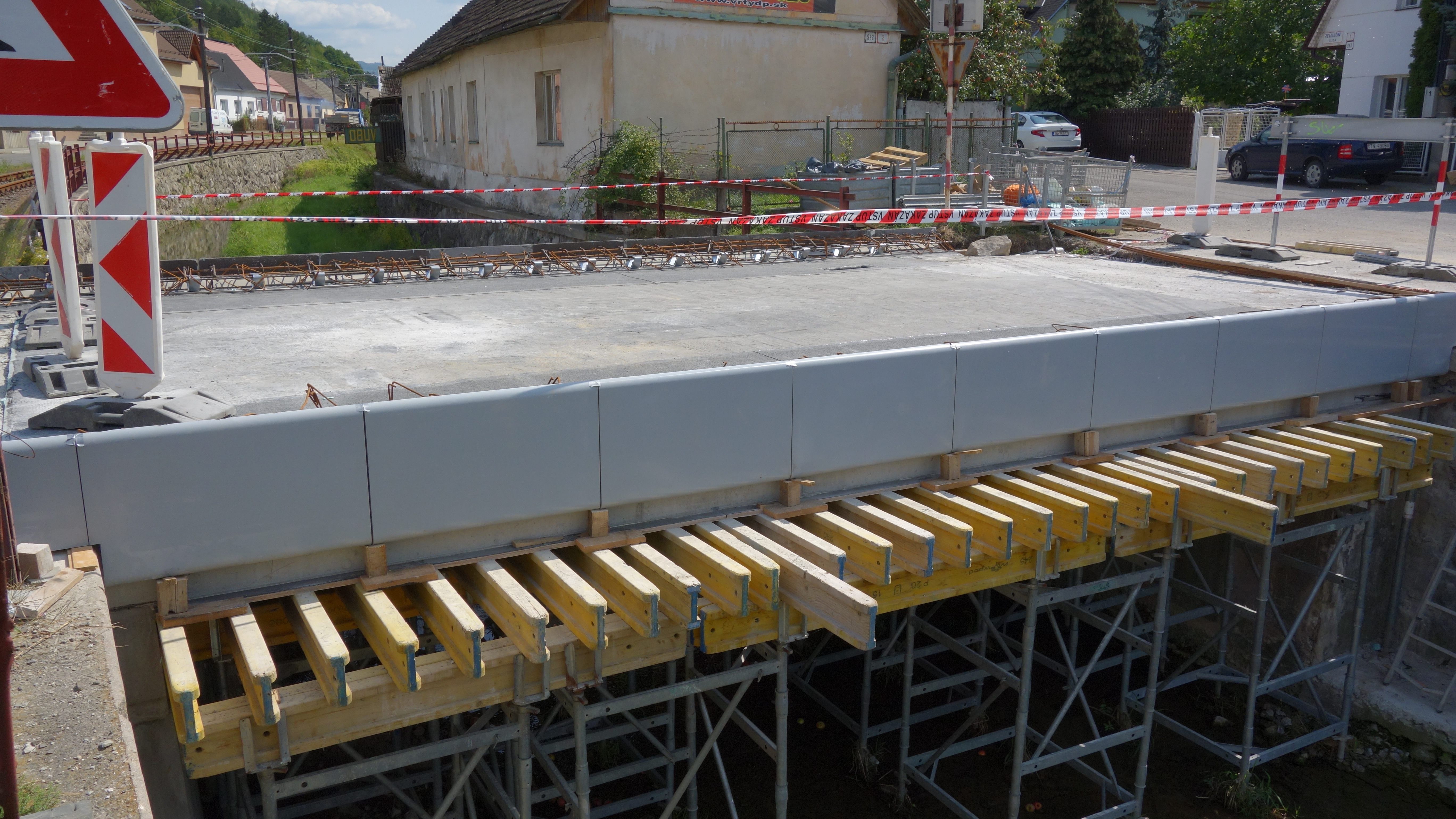Prestavba mosta cez Tepličku v Trenčianskej Teplej - Út- és hídépítés