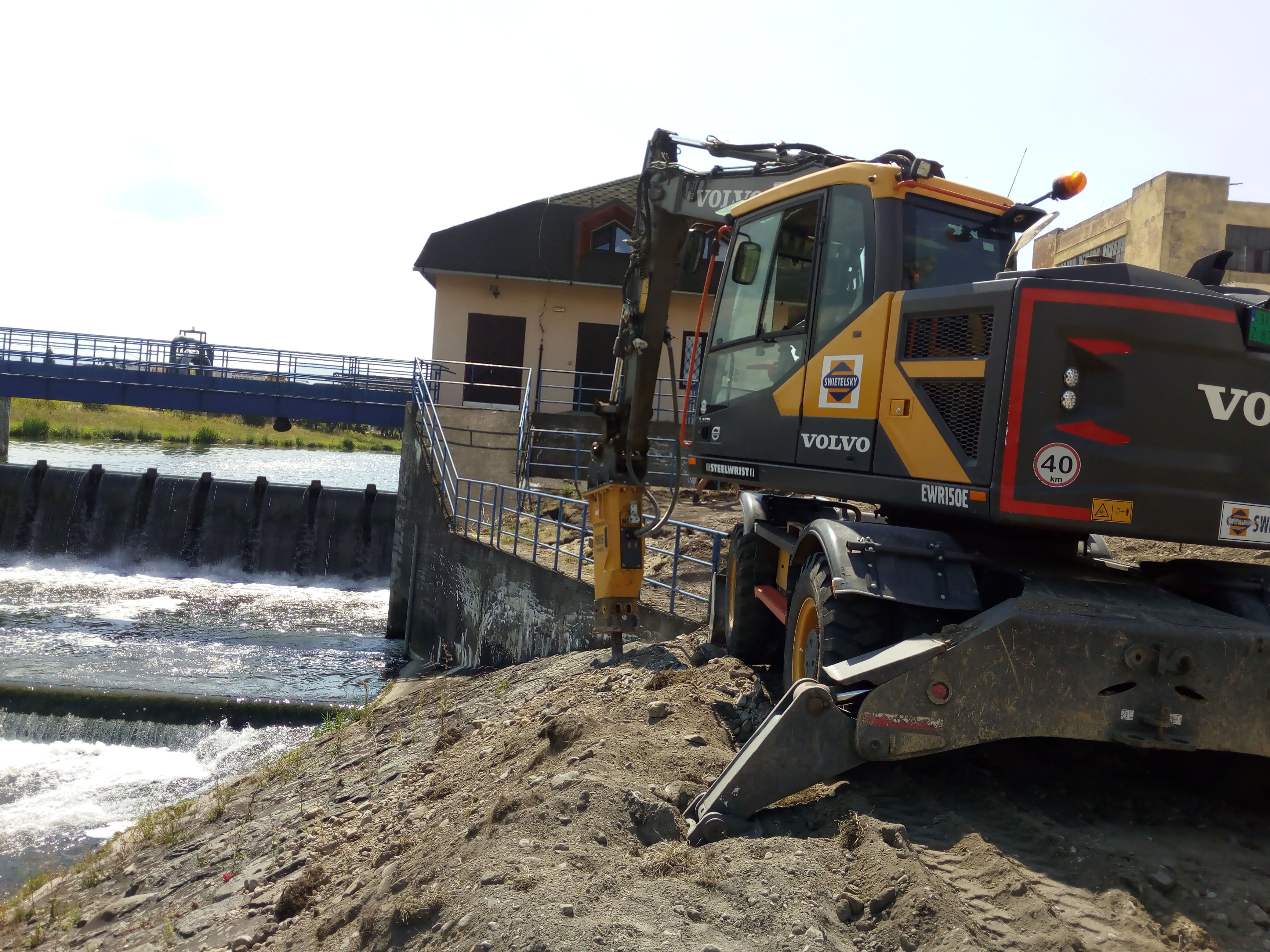 Odstraňovanie bariér vo vodnom toku Turiec, rkm 7,530; stavebné práce - Mélyépítés