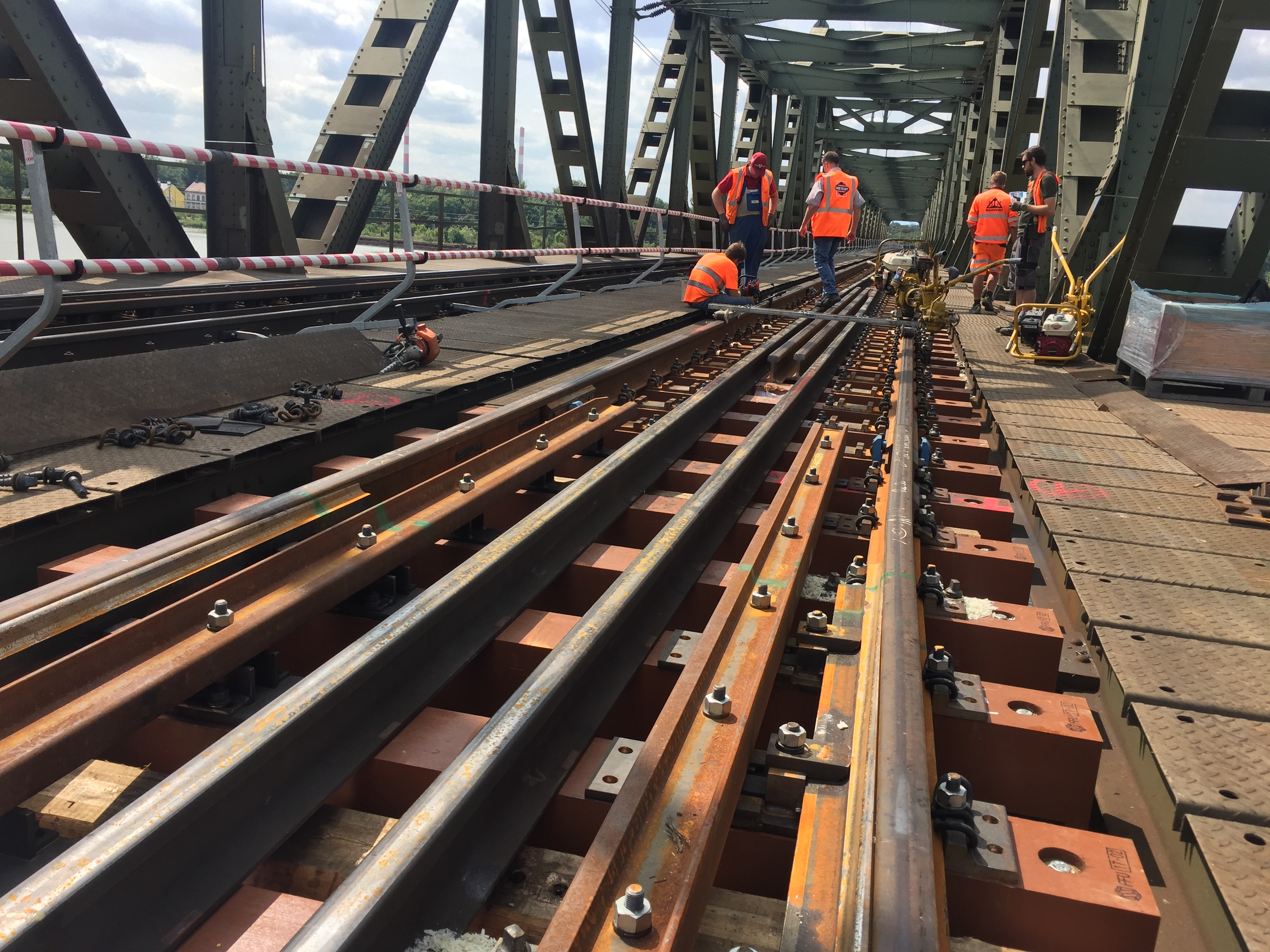 Brückenholztausch FFU Ostbahnbrücken - Vasútépítés