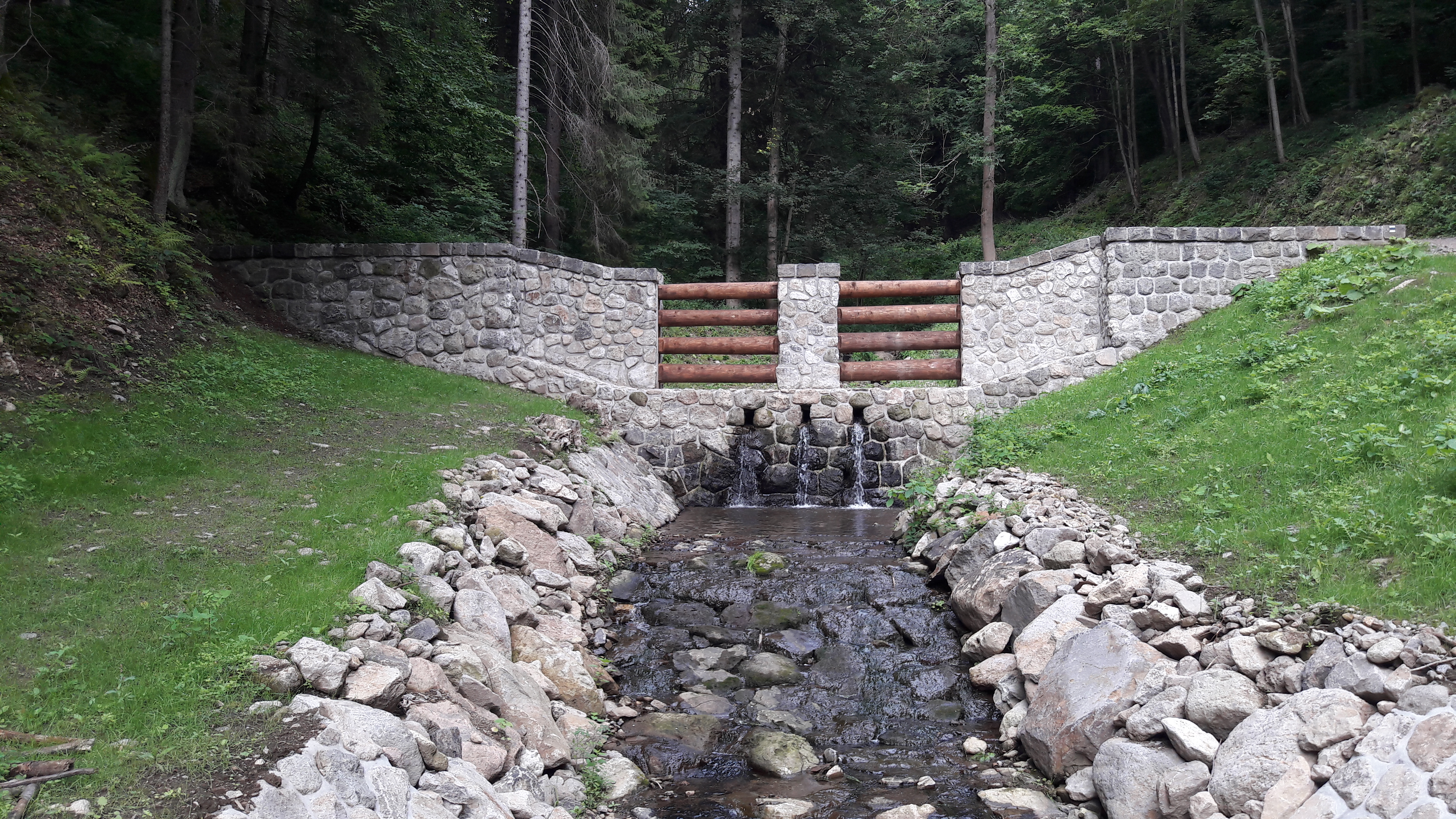 Protipovodňové opatrenia - rekonštrukcia prehrádzok v Krahuľskej doline - Mélyépítés