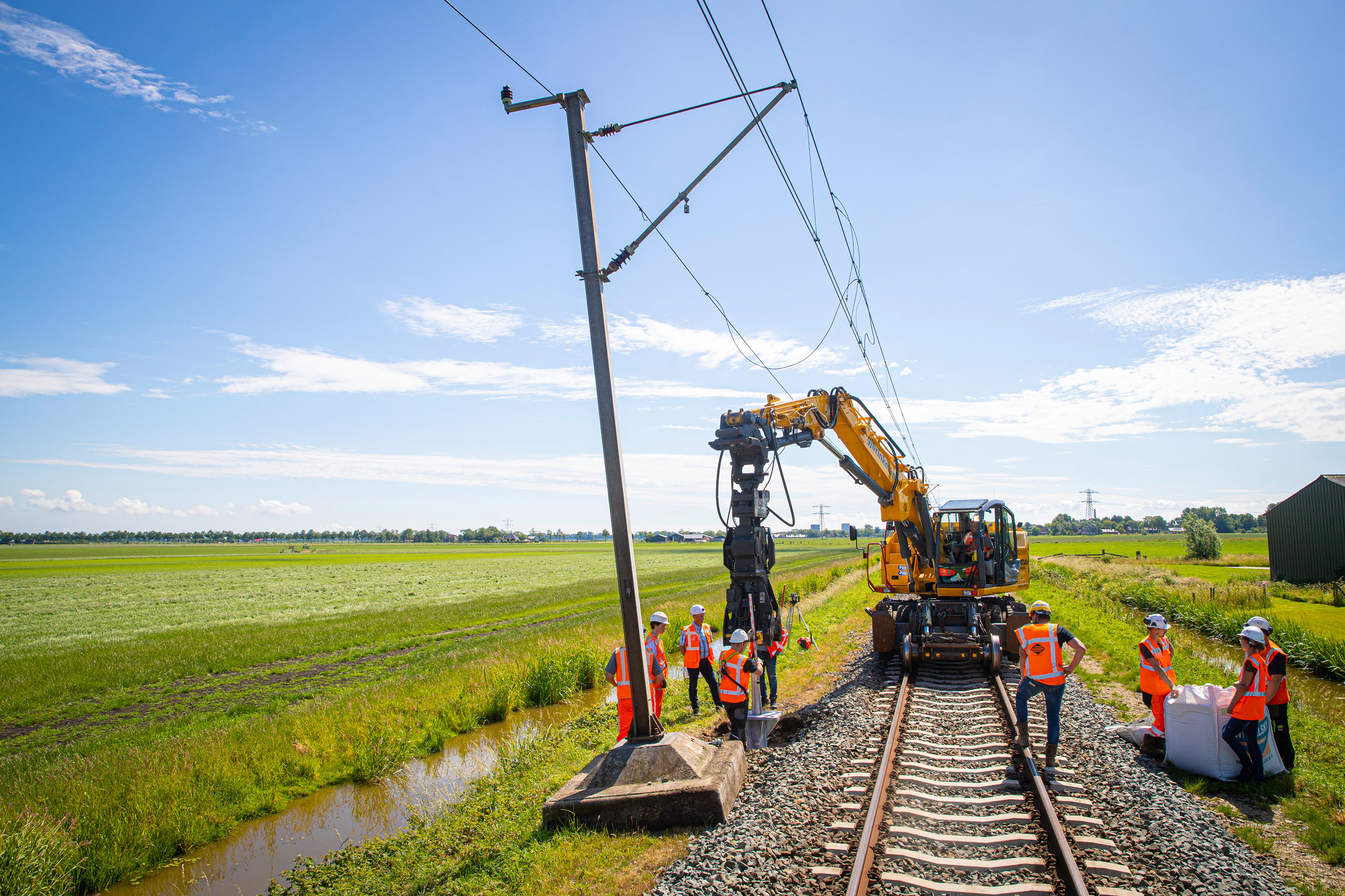 Vernieuwde fundamenten, Heerhugowaard-Enkhuizen - Vasútépítés