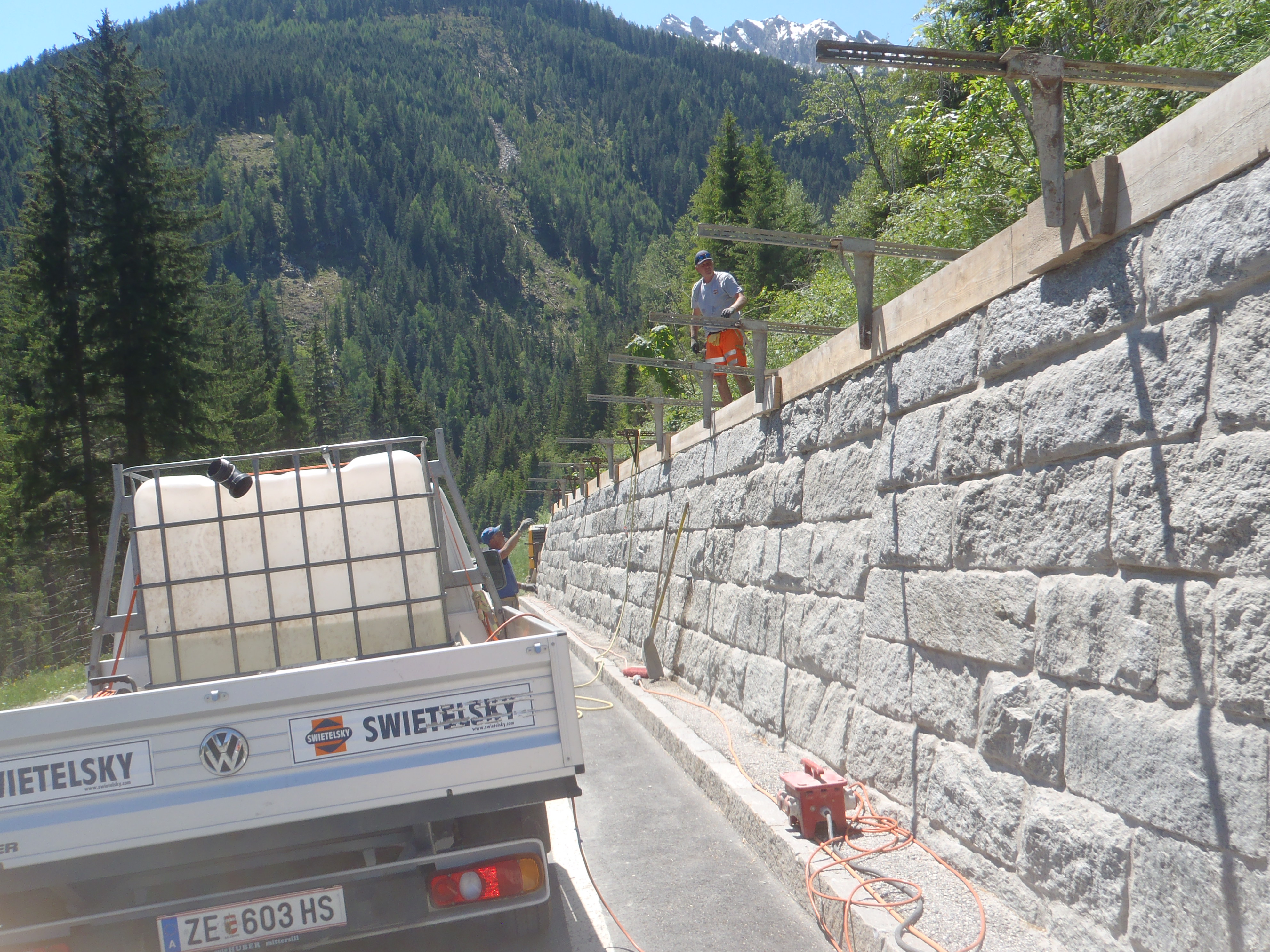 Mauersanierung an der Gerlos Alpenstraße in Krimml - Út- és hídépítés