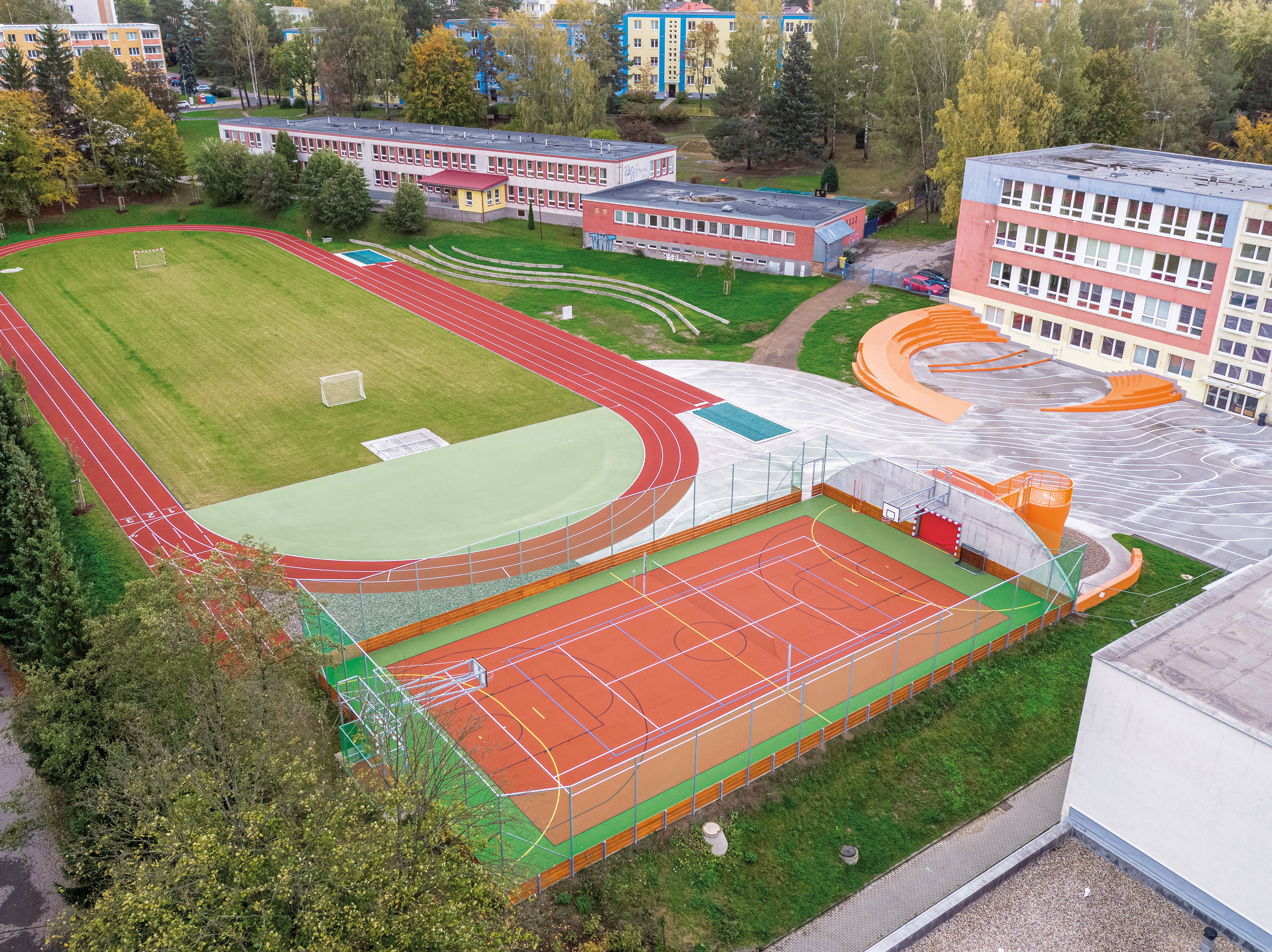 Sportoviště základní školy, Švermova - Mélyépítés