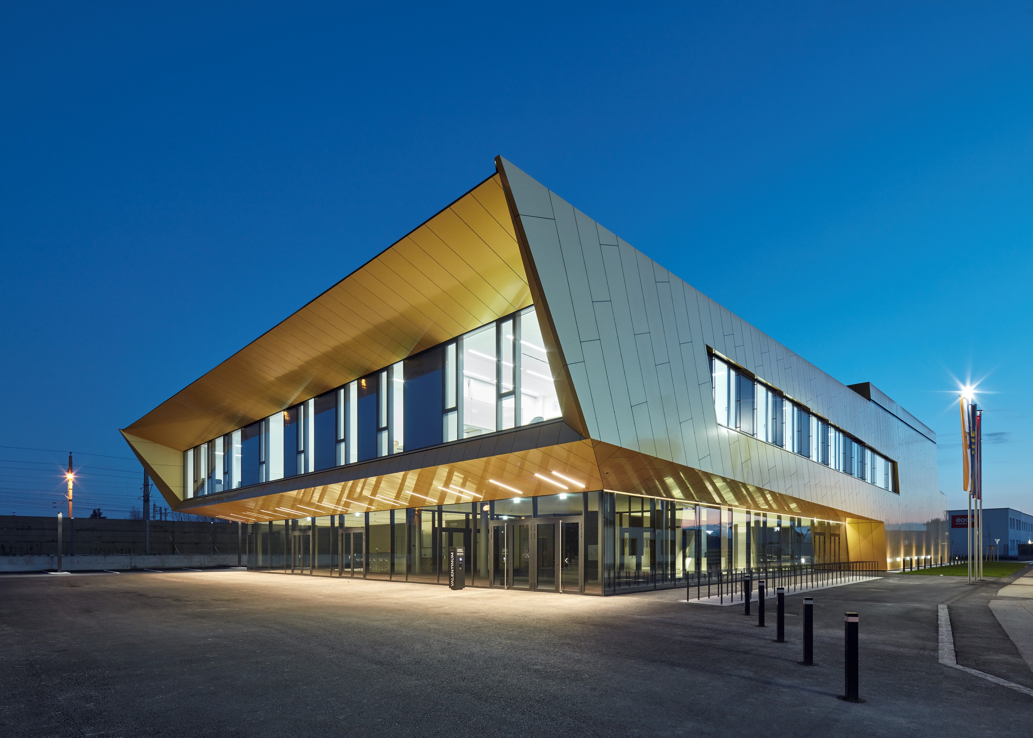 Veranstaltungszentrum St. Valentin - Magasépítés