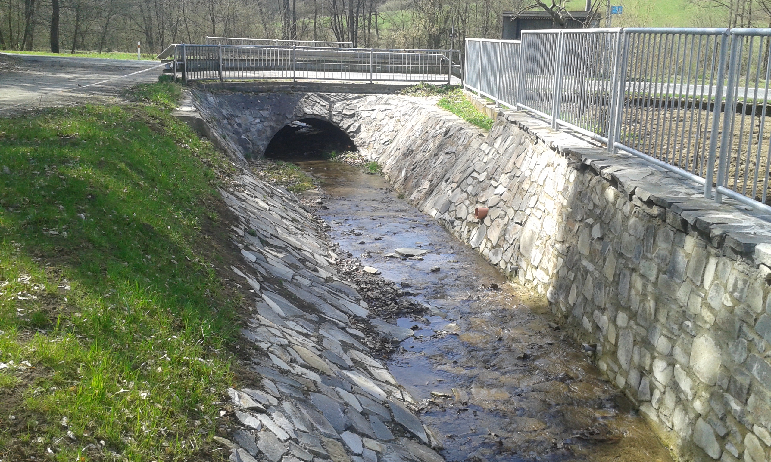 Žitná – Radiša, Rakovec, prehrádzka a stabilizácia koryta - Mélyépítés